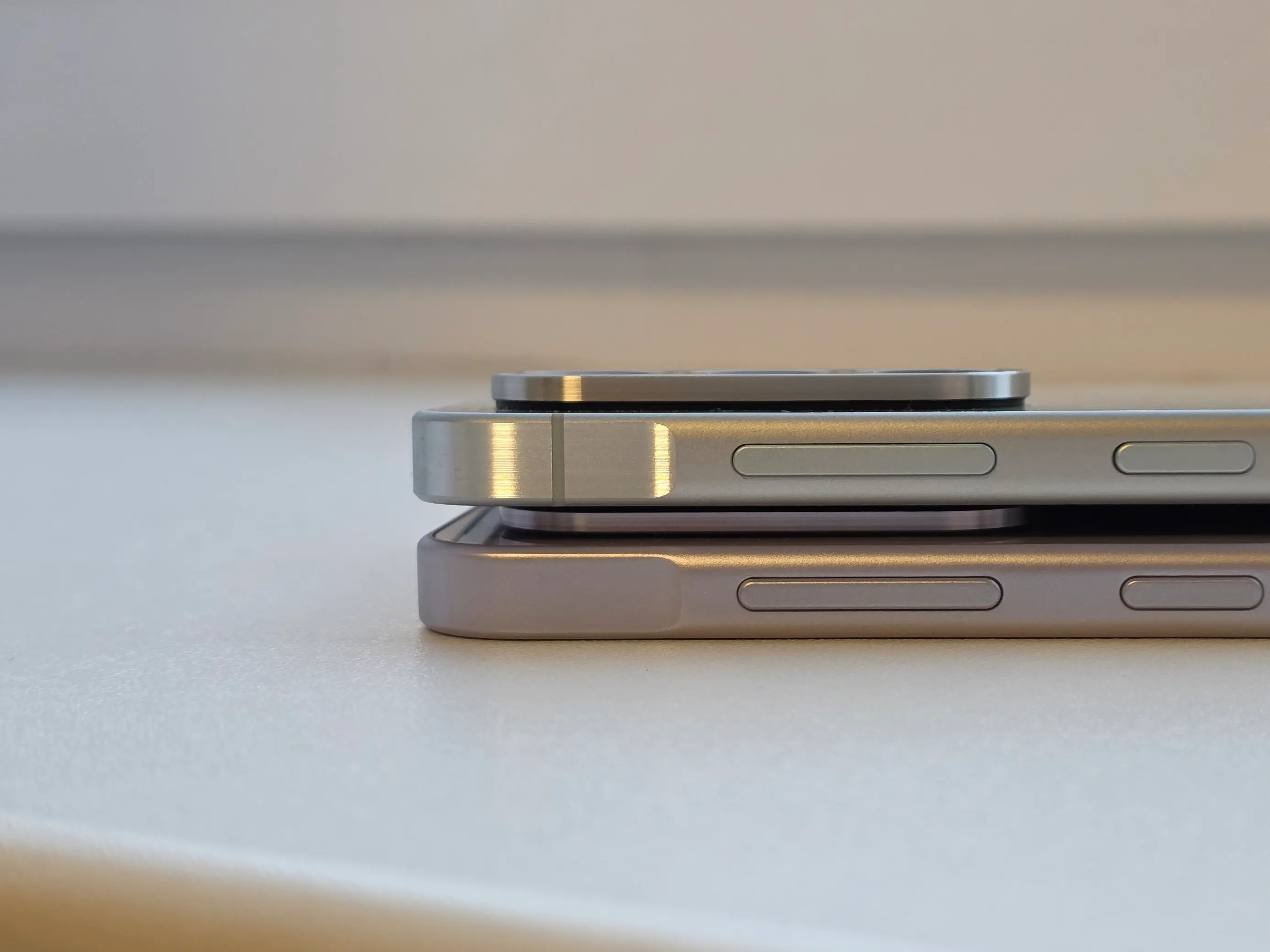 Galaxy A36 ir Galaxy A56 šonas