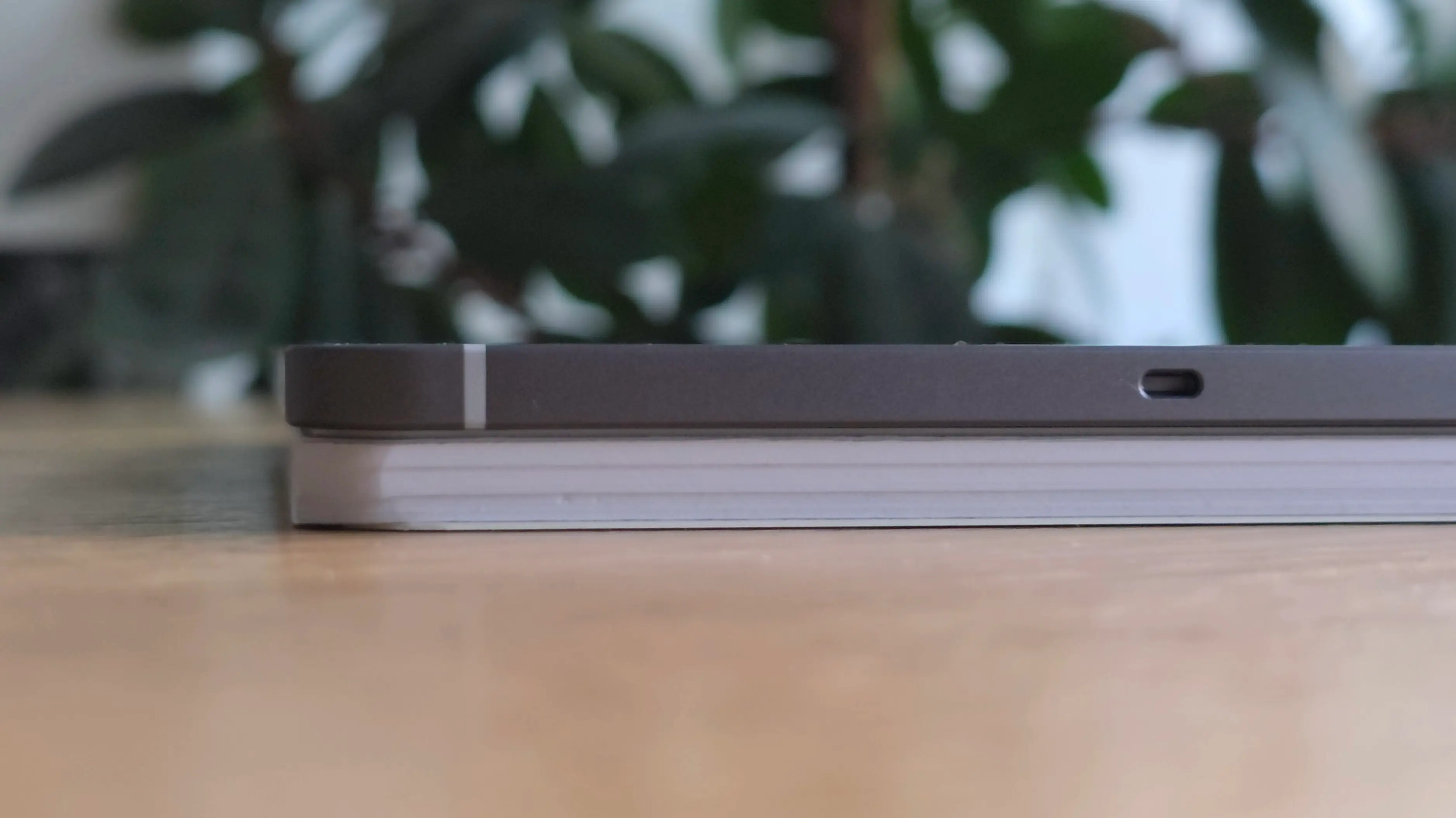 Galaxy Tab S10 FE palyginimas su sąsiuviniu