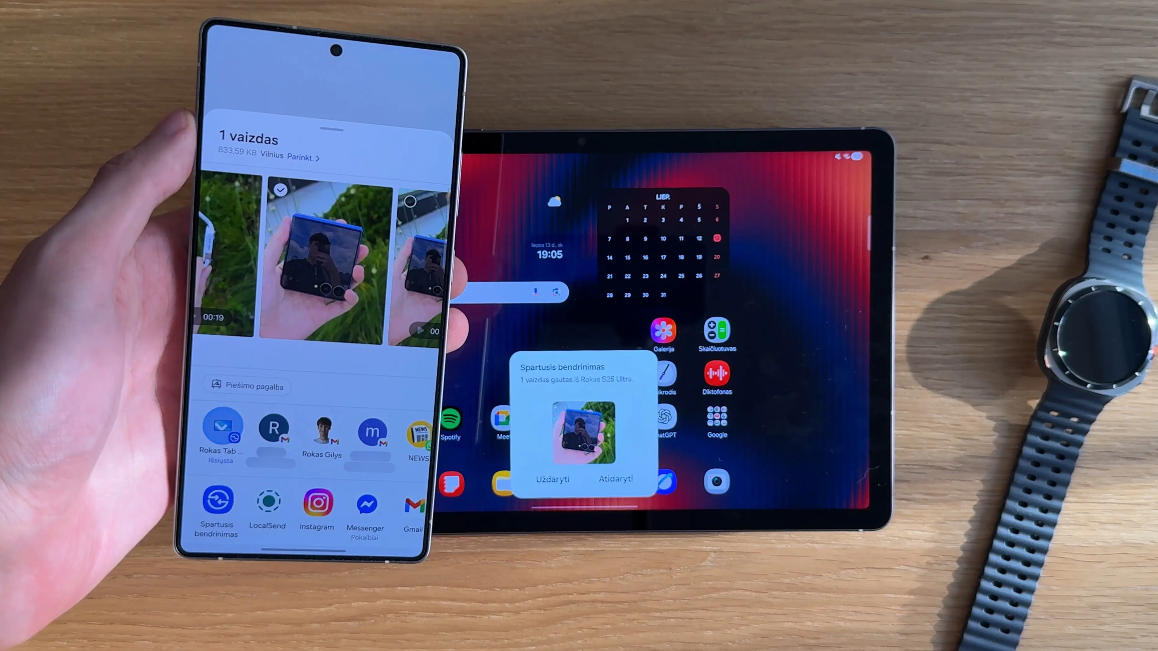 Galaxy S25 Ultra ir Galaxy Tab S10 FE nuotraukų bendrinimas su „QuickShare“